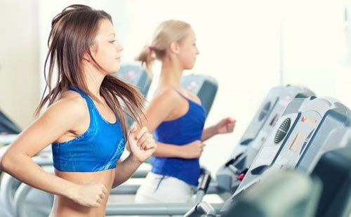 跑步伤膝盖这些动作帮你预防缓解,长期跑步致膝盖轻微疼痛的原因