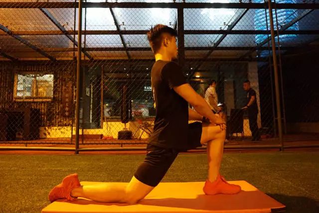 膝盖内侧疼是怎么回事锻炼方法,脚踝膝盖不好适合的锻炼方法