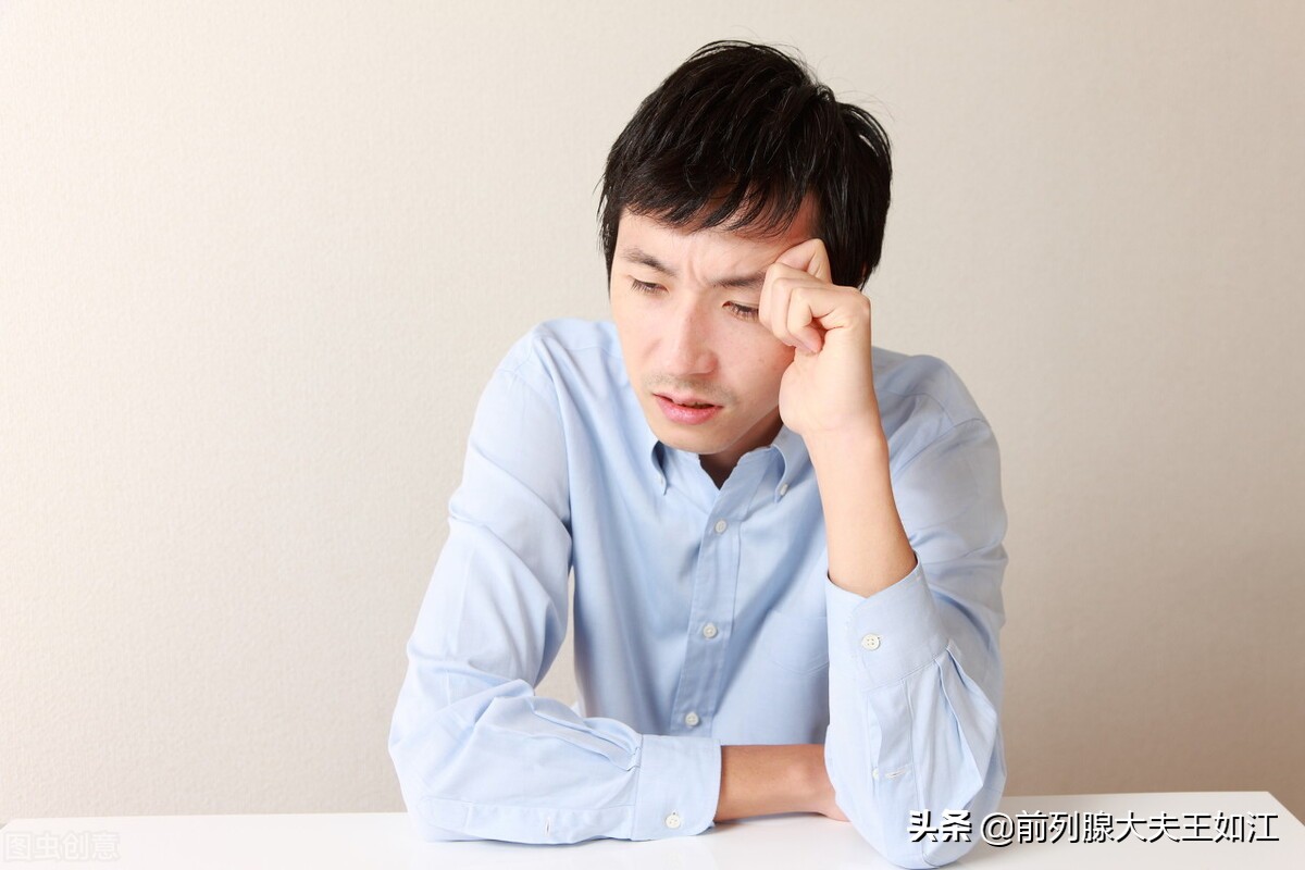 尿液从尿管周围涌出来了,尿液从尿道下方排出