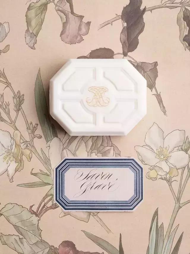 时髦精の恋物癖：易拉罐香水、玳瑁牙刷、“爱马仕”香氛...