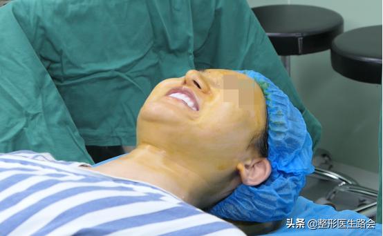 做的耳软骨鼻塌下去了怎么修复啊,做了耳软骨鼻如何不塌