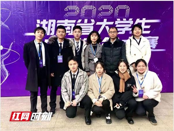 大学生在校创业赚100万,大学生创业进账30万