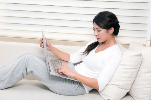 月经颜色会很深是排毒么,来月经是排毒的吗