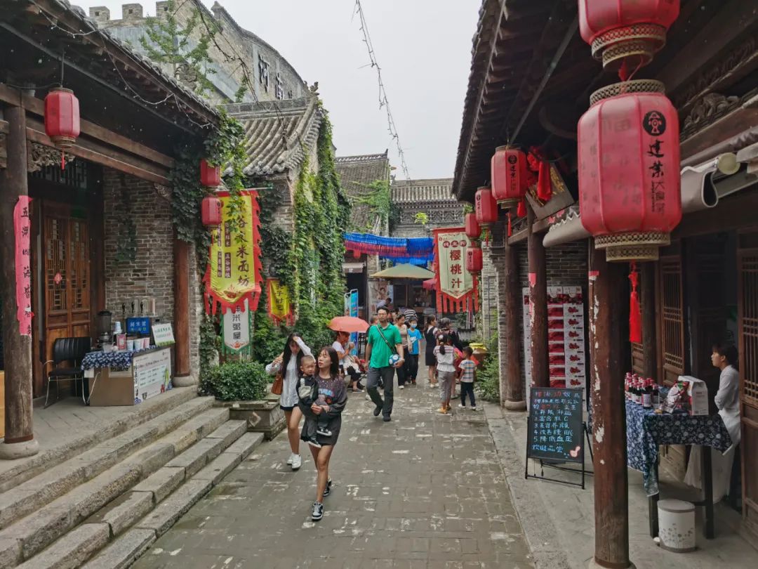 建业组织建业足球小镇一日游,建业足球小镇附近玩的地方