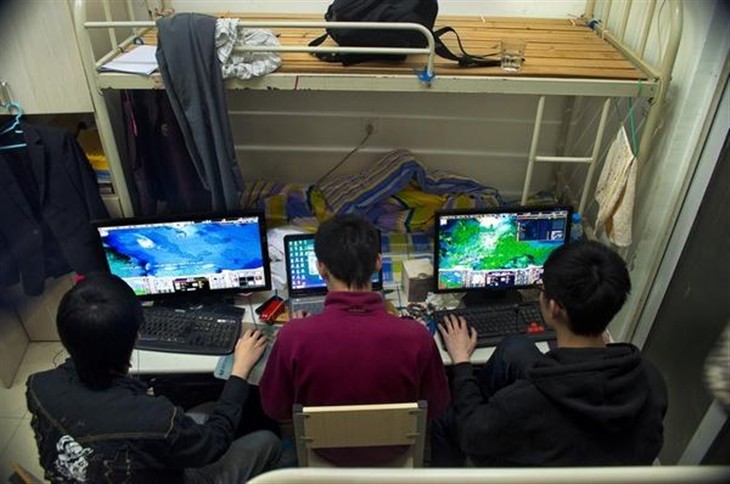 同事上班打游戏,同事上班时间打游戏你会怎么做