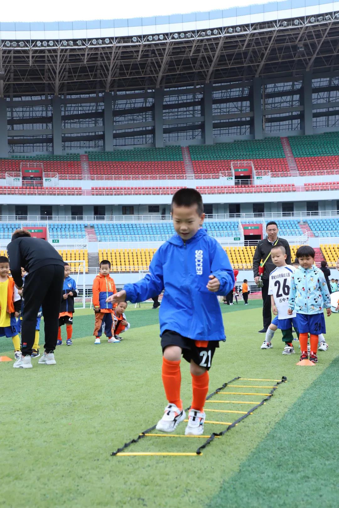 聊城大学附属幼儿园足球趣味赛成功举办