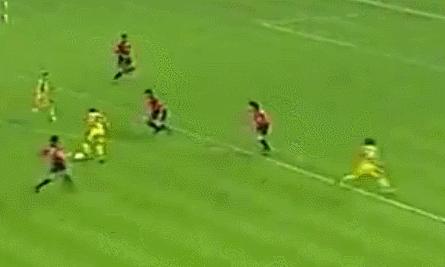 真不比齐达内差，捷克铁人也曾在欧洲优胜者杯决赛天外飞仙制胜