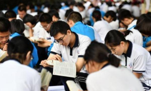 马嘉祺正走在高考的路上,马嘉祺高考闭关纪录片