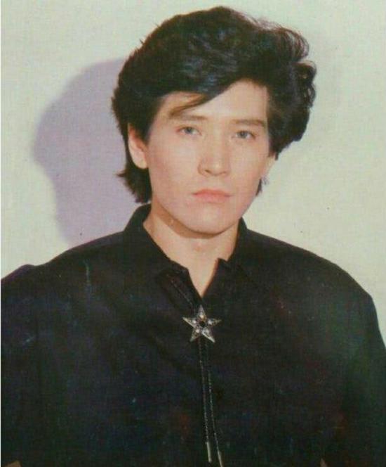 37岁的费翔,费翔62岁秀肌肉