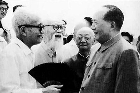 章士钊早年借给毛主席两万元，建国后毛主席说：每年还两千