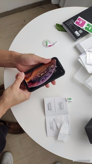 手机贴膜多种贴法,手把手教你手机贴膜新手一看就会