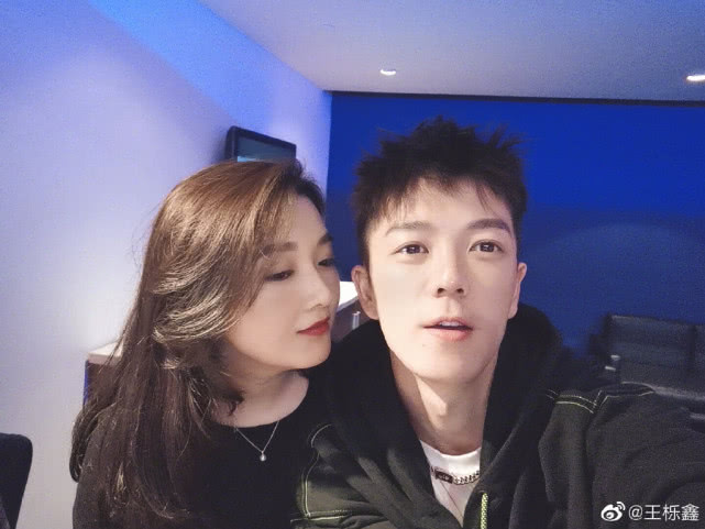王栎鑫改编歌曲吐槽妻子追星，李现易烊千玺等人纷纷躺枪