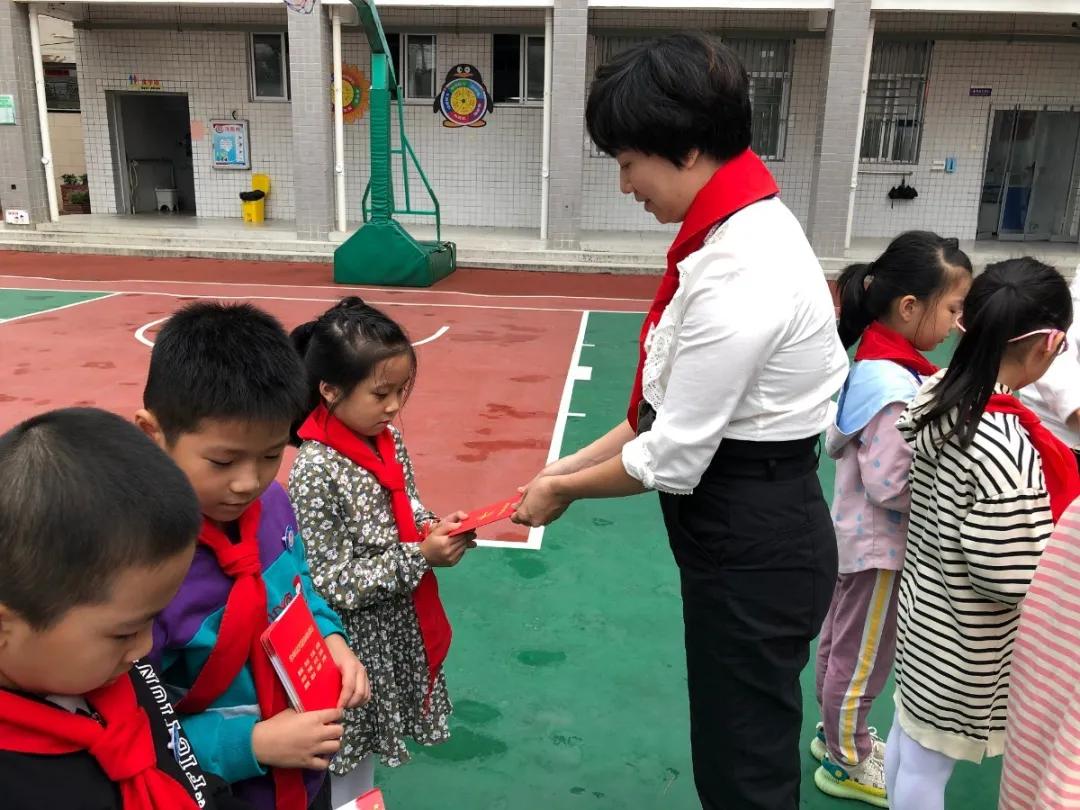 你好红领巾活动方案和总结,红领巾小学生入队仪式新队员发言