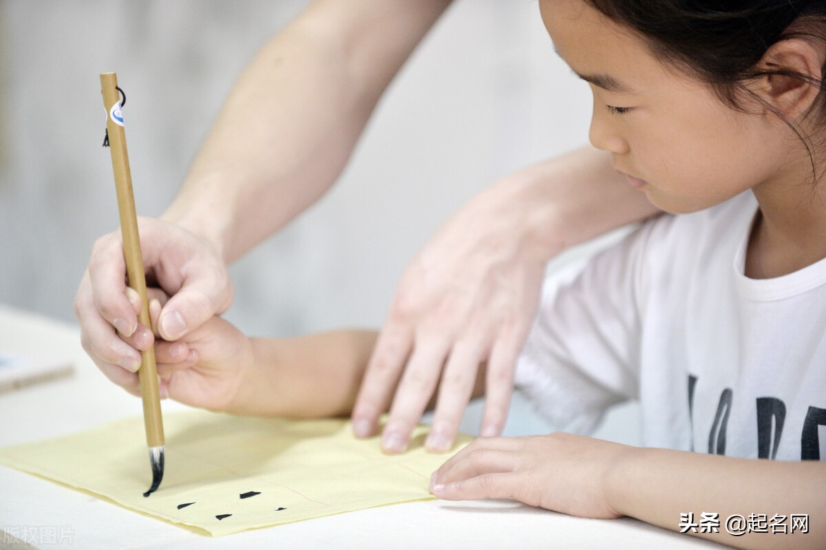 爸爸姓夏应该给儿子取什么名字,爸爸姓夏给孩子起名字