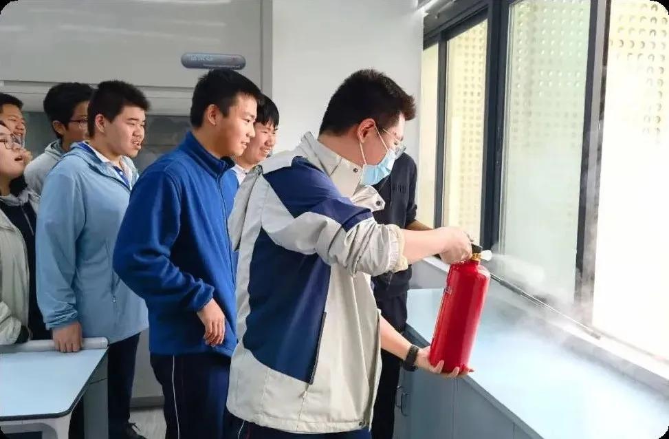 深圳中新中学校,深圳新中外国语学校