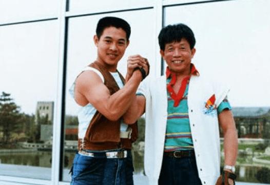 李连杰对利智一见钟情,李连杰为利智的付出