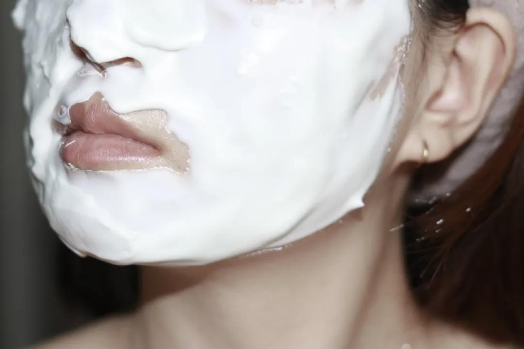 女明星都在敷面膜,出门敷面膜