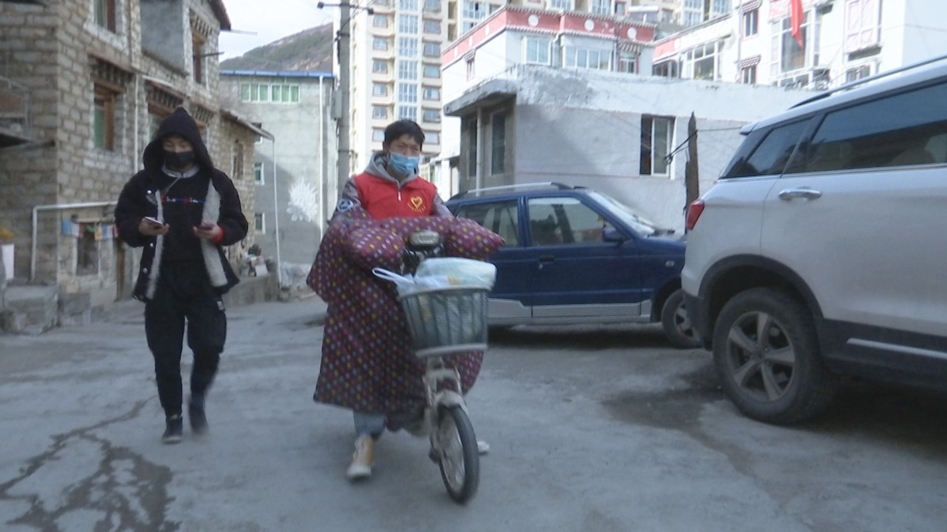 一天跑20趟超市，00后大学生志愿者贴心代购好暖心