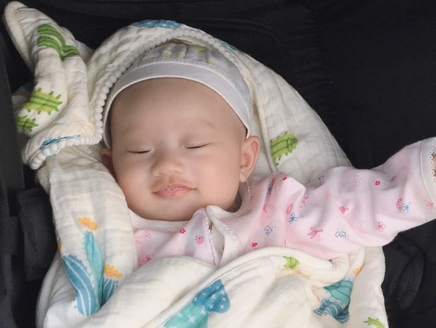 宝宝4个月不爱喝奶夜醒频繁,宝宝4个月为什么突然不爱喝奶粉