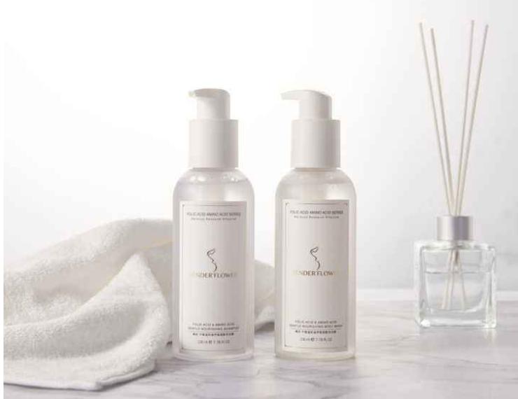 张馨予广州街边遛狗被偶遇,张馨予怀孕牵狗照