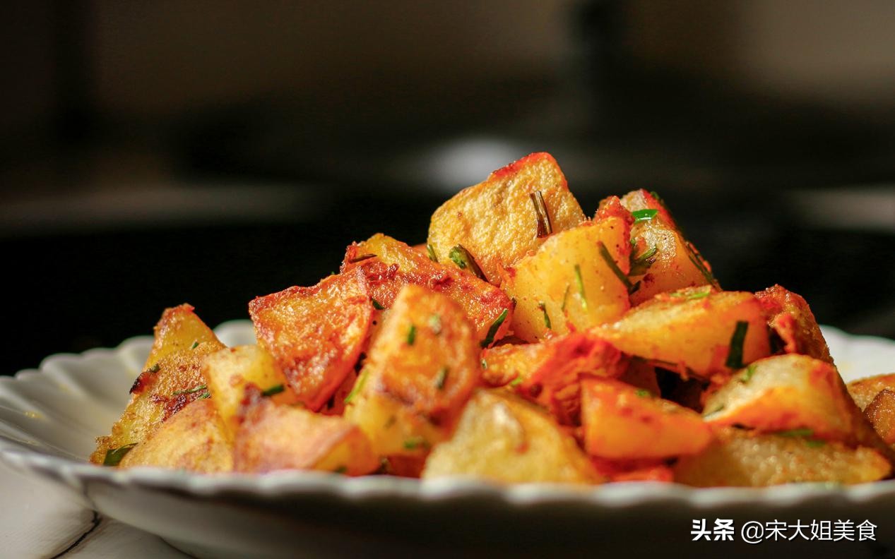 土豆切丝上锅蒸熟再炒怎样做,一个块状土豆如何切成土豆丝