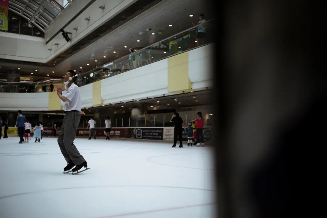 冰上劳伦斯原视频,快乐劳伦斯先生