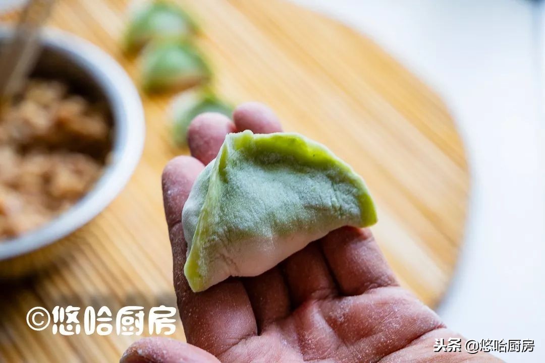 包饺子里加些什么,包饺子的时候里面放的调料汁