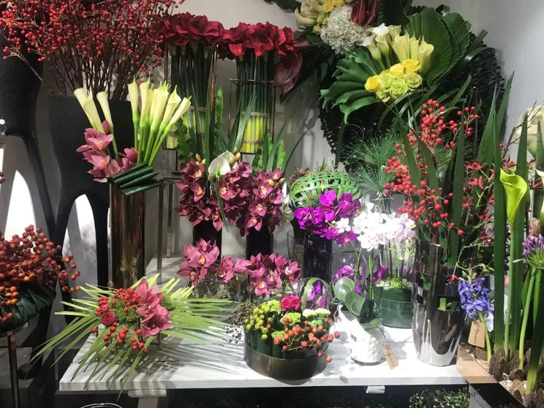 你难道还傻乎乎的认为鲜花比仿真花贵吗？