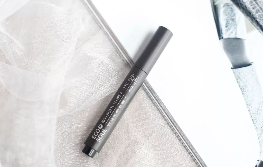 百元内口红推荐不掉色,适合60-70岁老人口红颜色平价