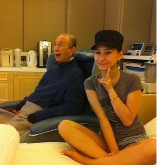 窦骁是何超莲第几个男朋友,窦骁将女友何超莲宠出新高度