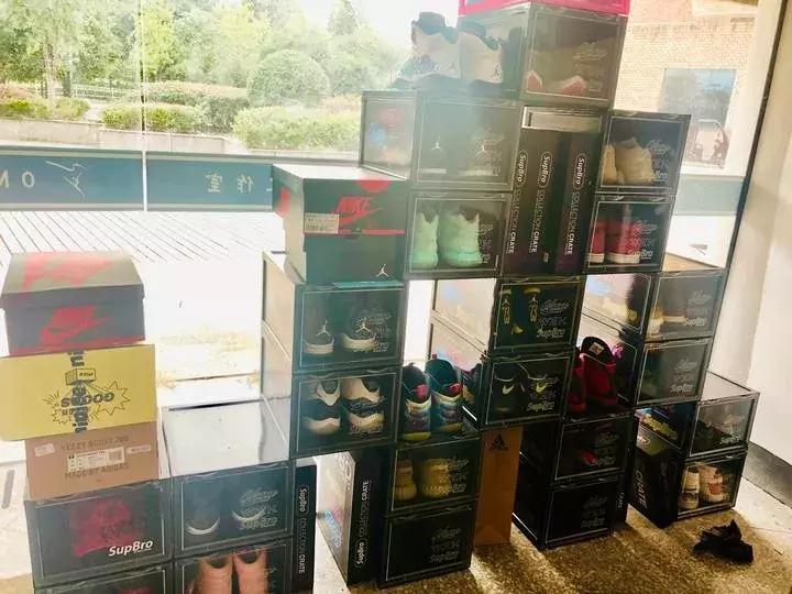 小伙卖鞋赔1万,小伙子卖鞋7000多万