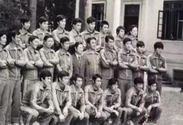 1963年，贺龙训话国足：拿不到前三，回来就解散！最终比赛如何？