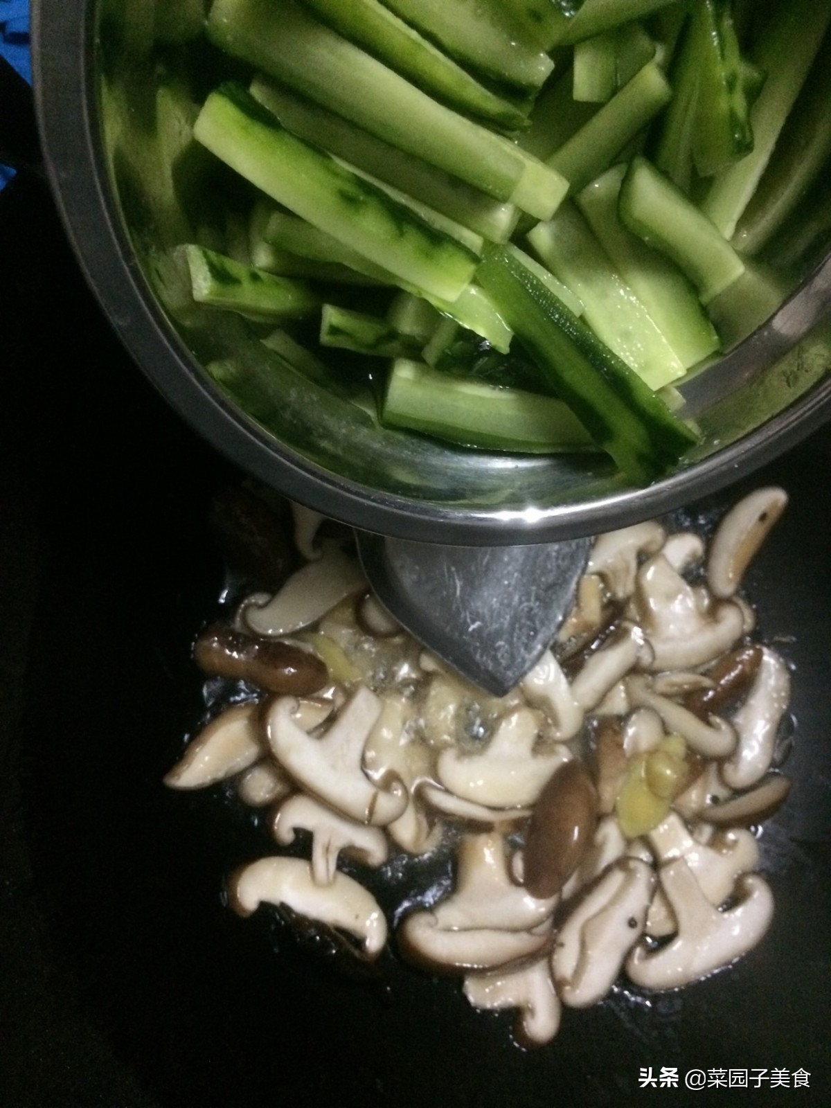 介绍一个黄瓜的凉拌做法,我家经常吃的菜