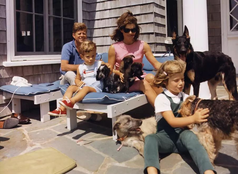 落入凡间的性感天使，36岁香消玉殒