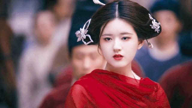 圆脸如何选配饰好看女,大圆脸女生适合的发型显年轻