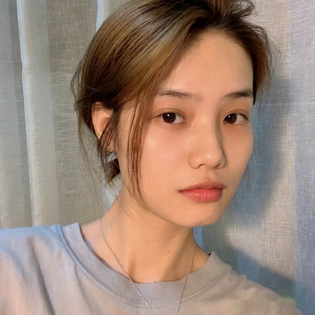 兰蔻眼霜菁纯眼霜适合什么年龄,兰蔻小黑瓶发光眼霜跟ahc眼霜测评