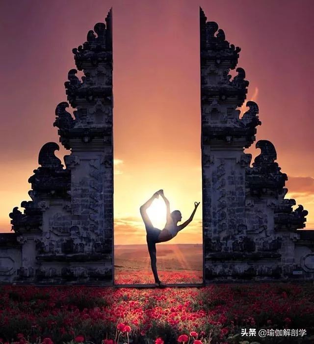 一个女孩几岁练瑜伽赚了十万 (瑜伽年入千万)