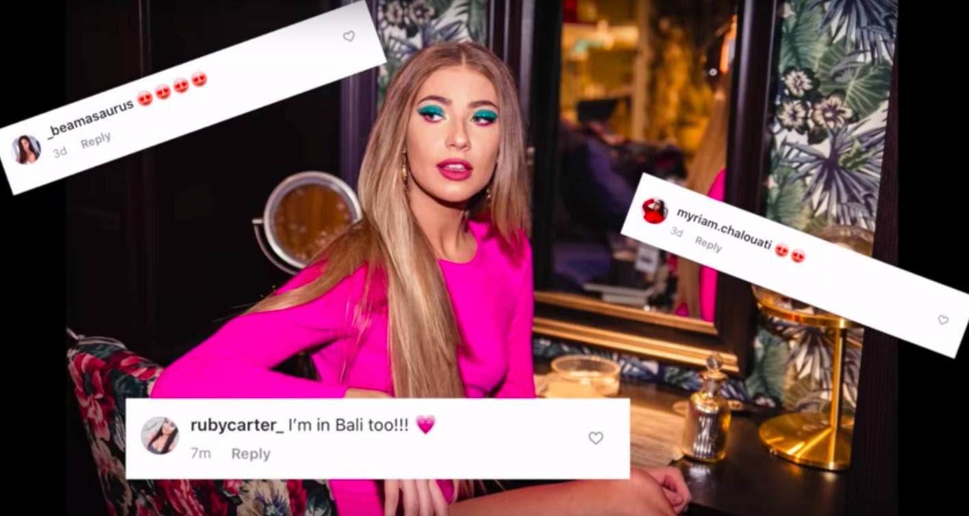 美国网红家居卖场拍照，假装在巴厘岛享受豪华度假，网友纷纷点赞