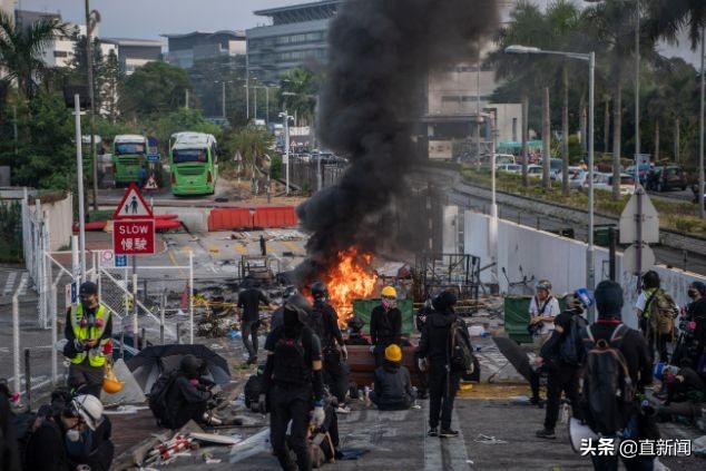 《苹果日报》高层全部被捕！港大把学生会赶出去了丨香港一日