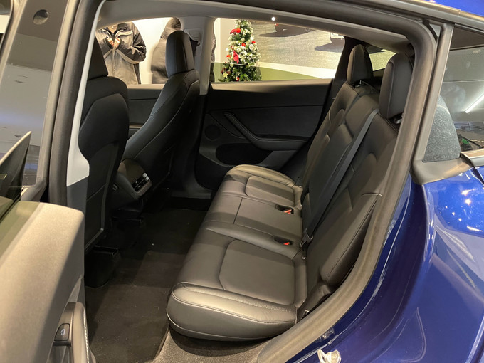 特斯拉modely2022款有几种颜色,特斯拉modelsplaid试驾体验