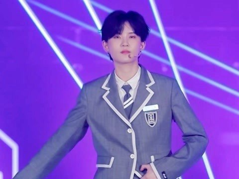 青春有你2总决赛刘雨昕断层出道,青春有你2总决赛舞台刘雨昕