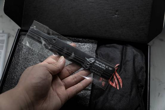 rogstrix雷鹰850g测评,rogstrix雷鹰550w