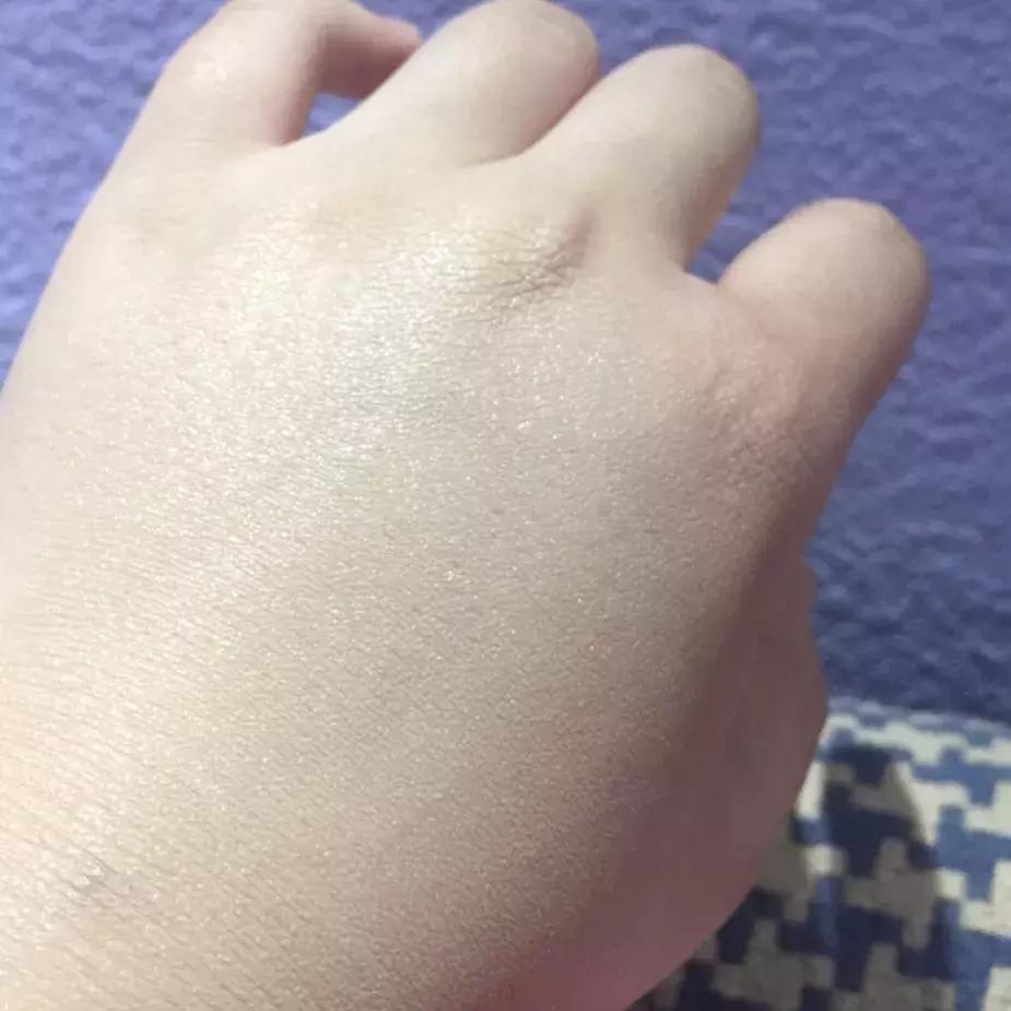 一键磨皮拯救无数卡粉的粉底液,磨皮滤镜粉底液