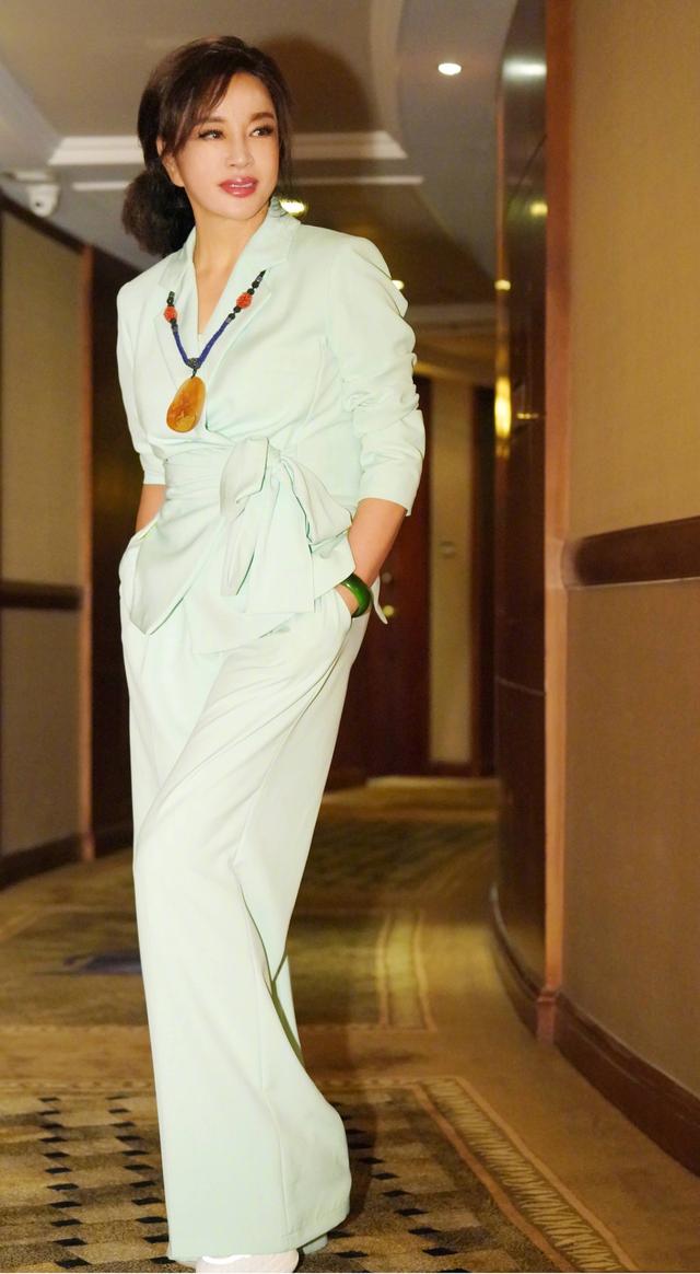 刘晓庆的身材有多好,刘晓庆30岁的身材