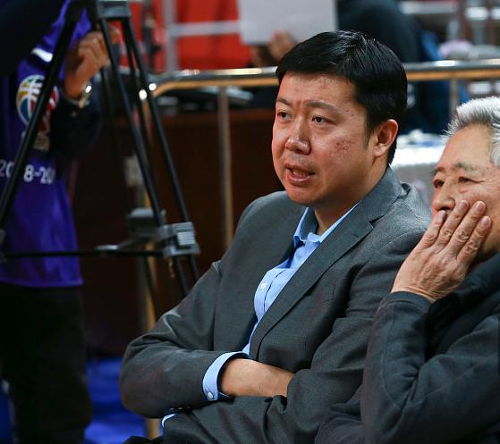 王治郅回归八一男篮获连胜今夜的他们让人尊敬！