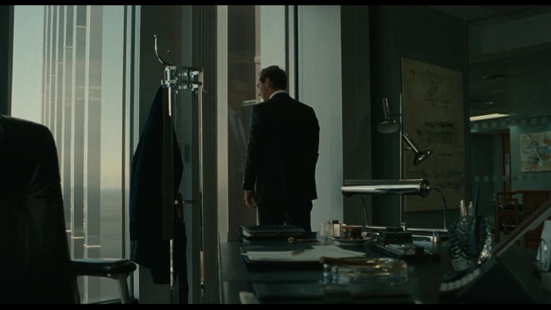 凡尔赛学经典反例,这部电影讲述了虚假繁荣的极端