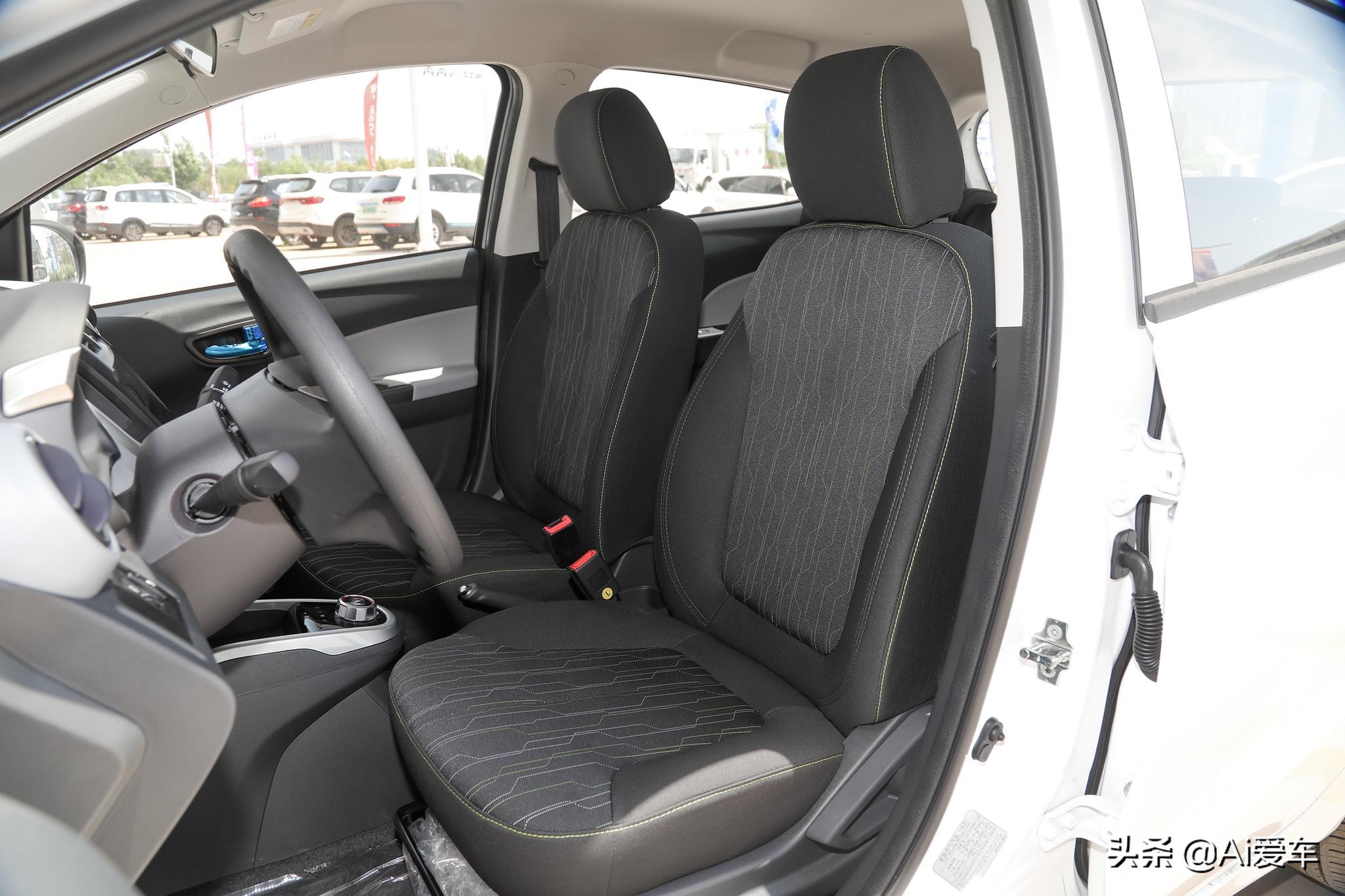 便宜耐用省油的代步车,长安奔奔新能源e-star价格