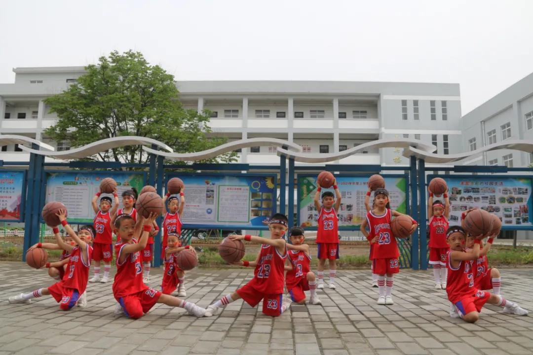 新市中心小学缤纷六一文艺汇演,临潼新市中心小学六一儿童节表演