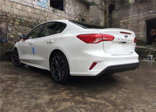 存了15万，换车坚持购入福特福克斯，车主直白地谈了用车感受