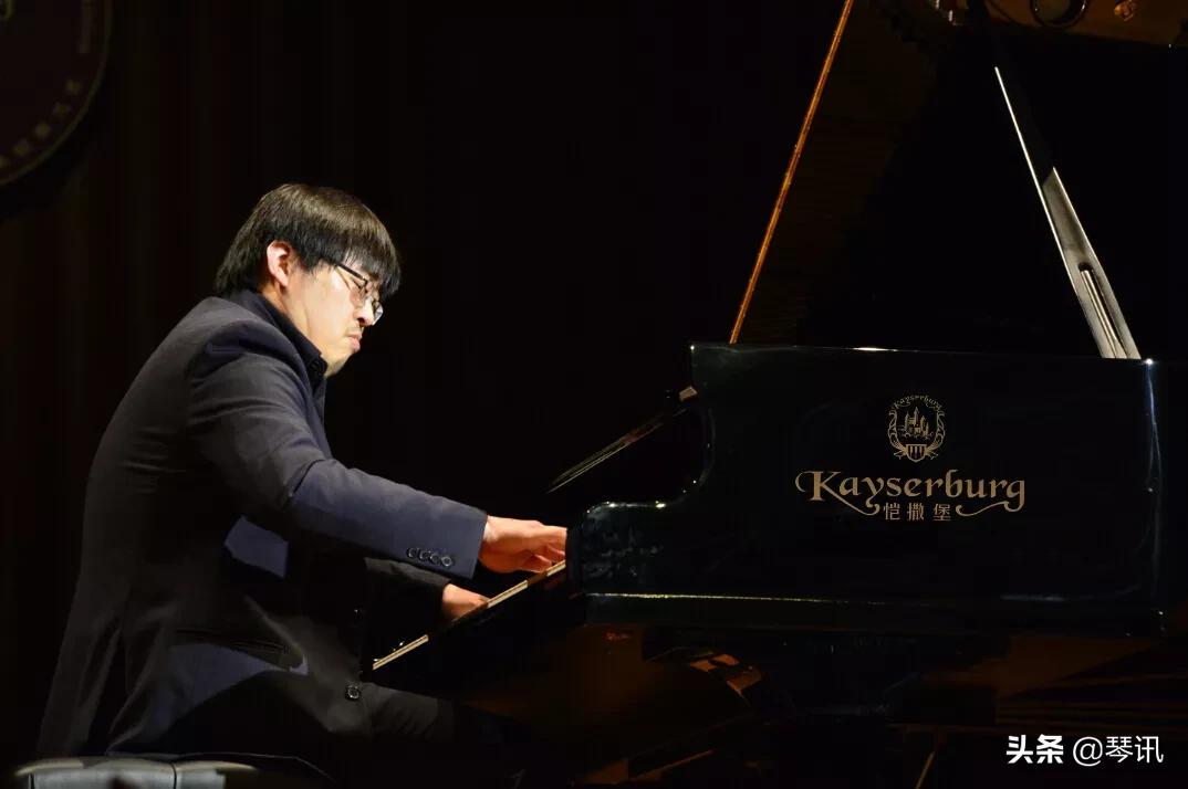 陈韵劼钢琴课直播,恺撒堡艺术家陈韵劼
